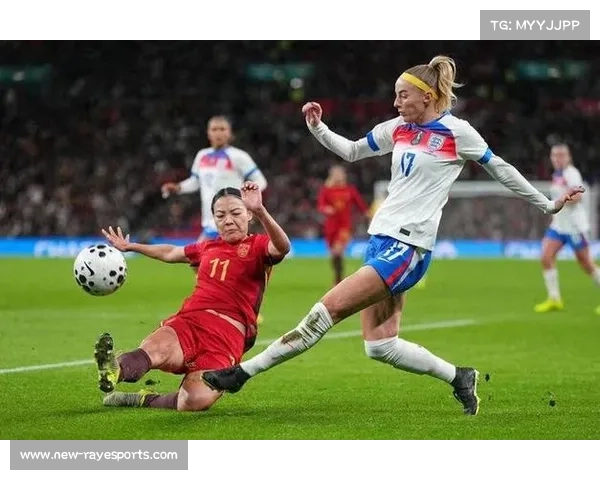 中国女足0-8不敌英格兰友谊赛，后卫窦佳星在比赛中