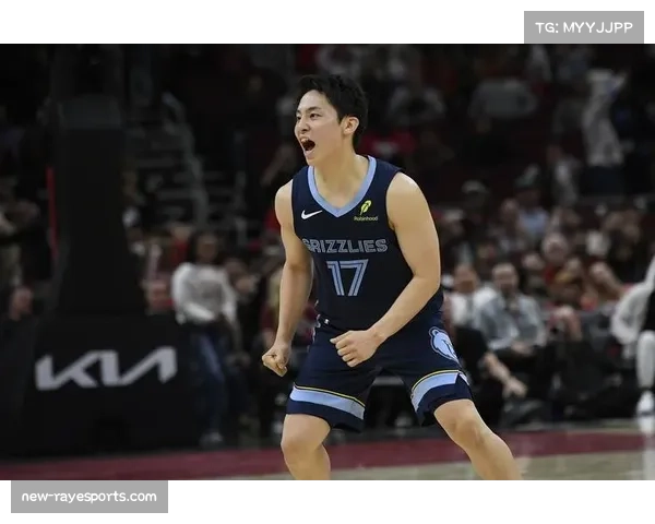 日本后卫河村勇辉NBA首秀:11分钟贡献6分3篮板2助攻2抢断 日本后卫河村勇辉NBA首秀:11分钟贡献6分3篮板2助攻2抢断